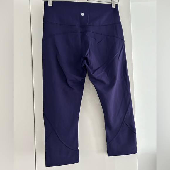Lululemon purple leggings size 8, short - Picture 3 of 4
